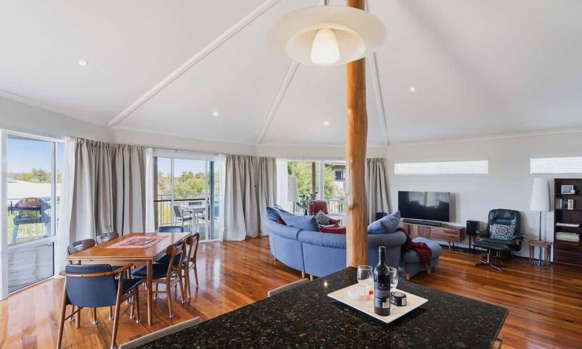 Peppermint Grove Beach House | Peppy Harmony House Coastal Calm on Geographe Bay