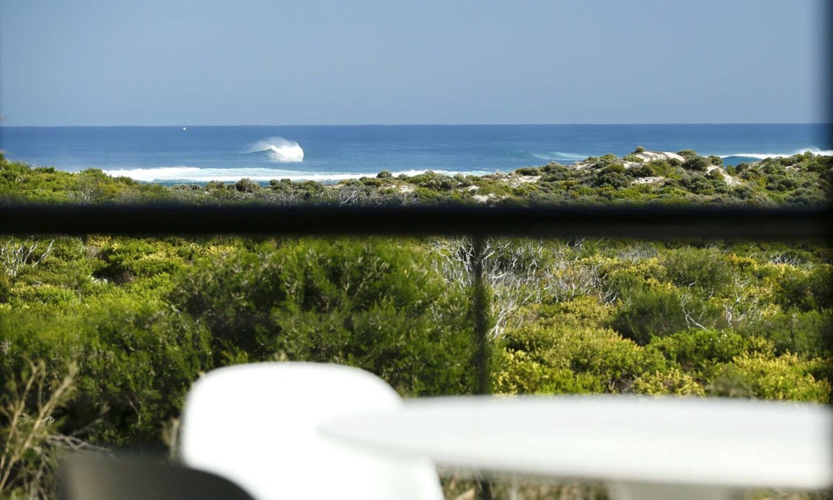 Gnarabup Apartment | Perched above Margaret River’s famous Gnarabup Beach
