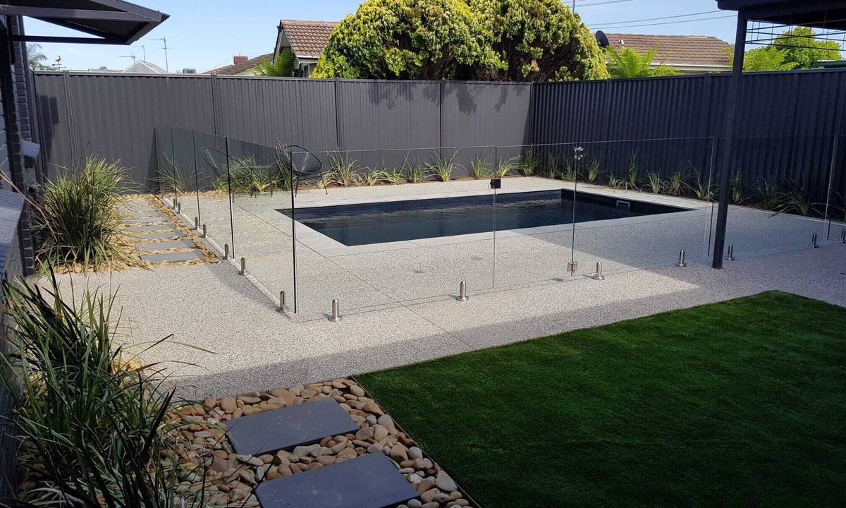 Yarrawonga House | Perfect Large Multi Family Accommodation with Pool