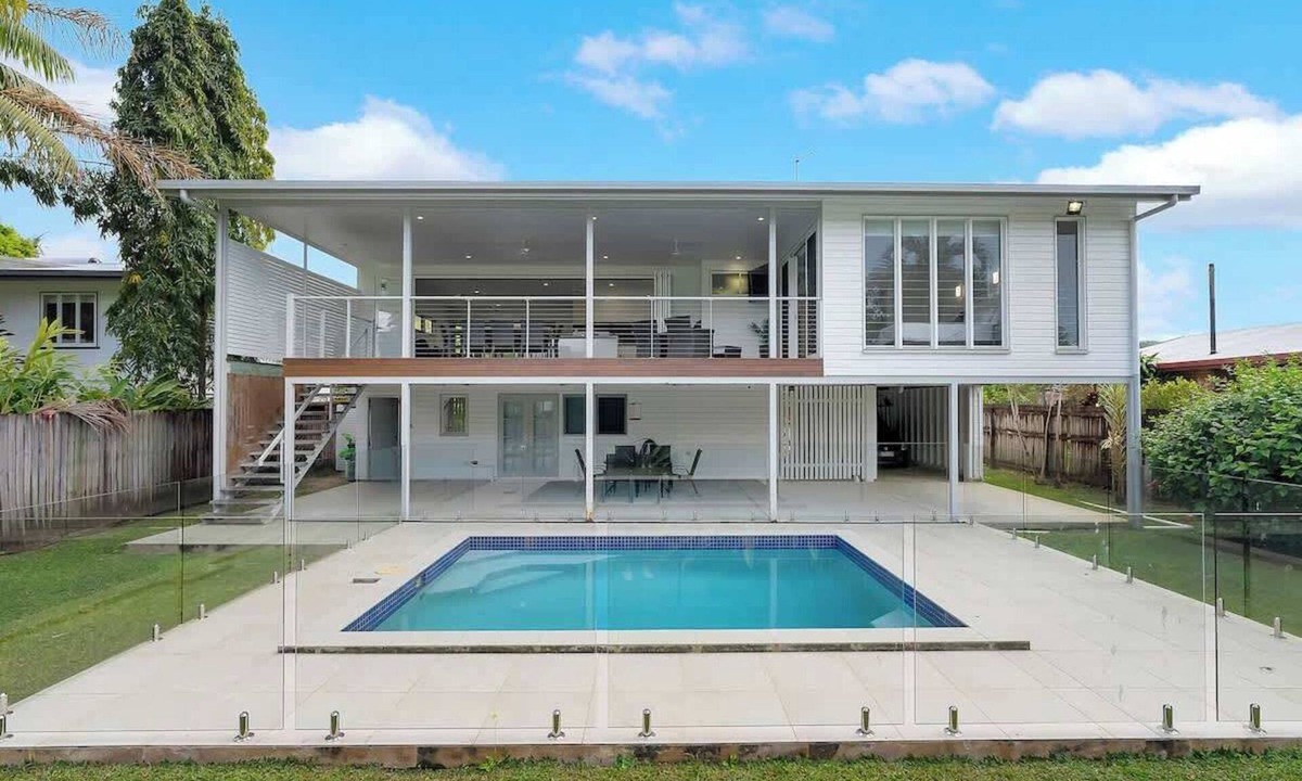 Edge Hill House | Perfect Pool House: Idyllic Tropical Retreat