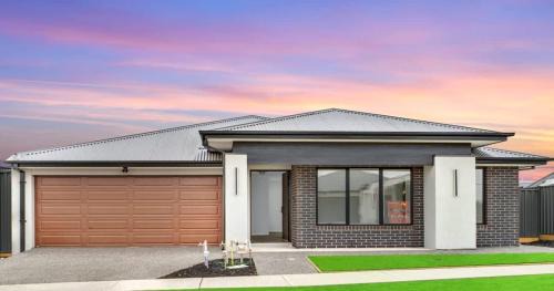 Donnybrook House | Perfect Upscale Donnybrook Family Home