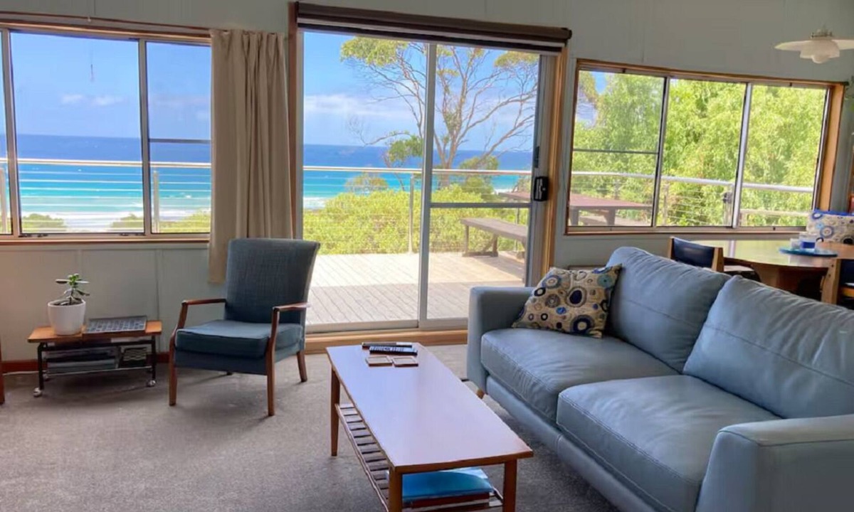 Separation Creek House | Periton Lodge ~ Charming 1950's Beach House, Stunning Ocean Views, 200m to beach