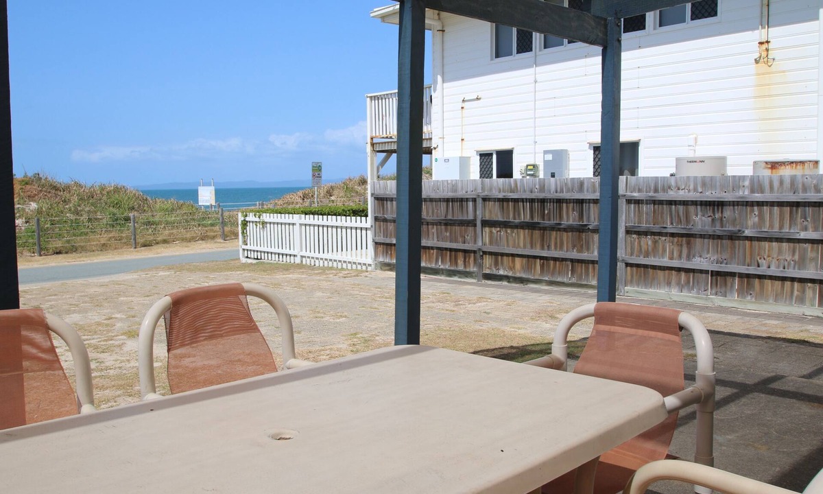 Moreton Bay Region Apartment | Periwinkle - Beachfront Unit