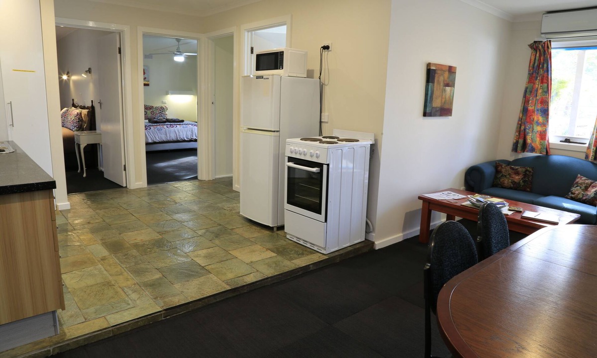 Jamieson Cottage | Perkins Place Iris Cottage