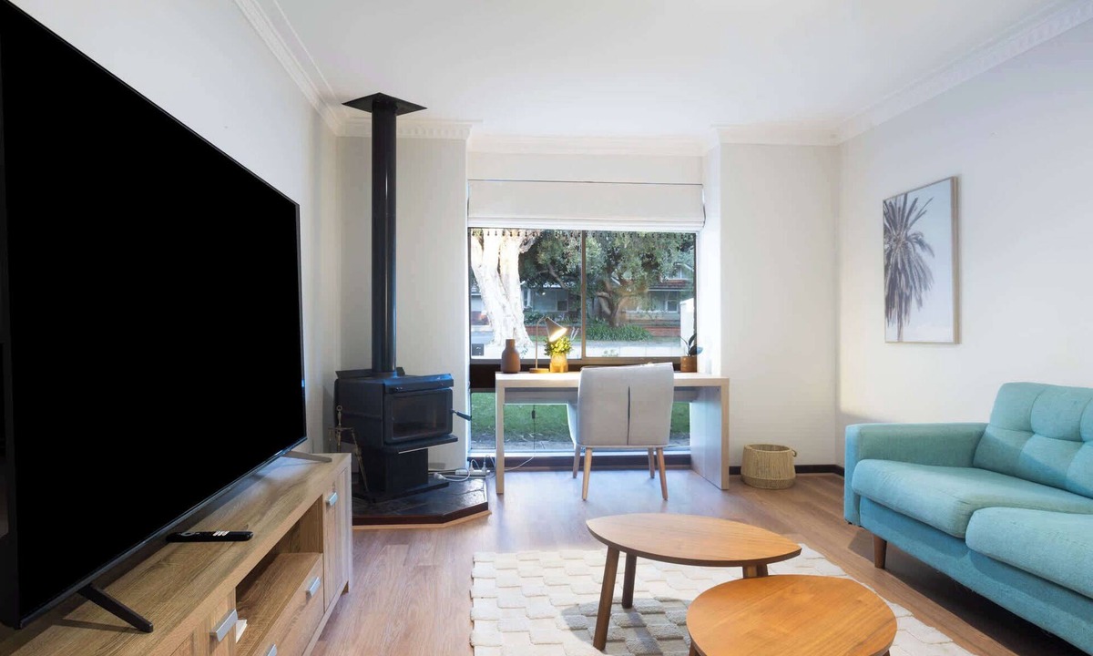Shenton Park House | Pet Friendly 2BR Family home in Shenton Park