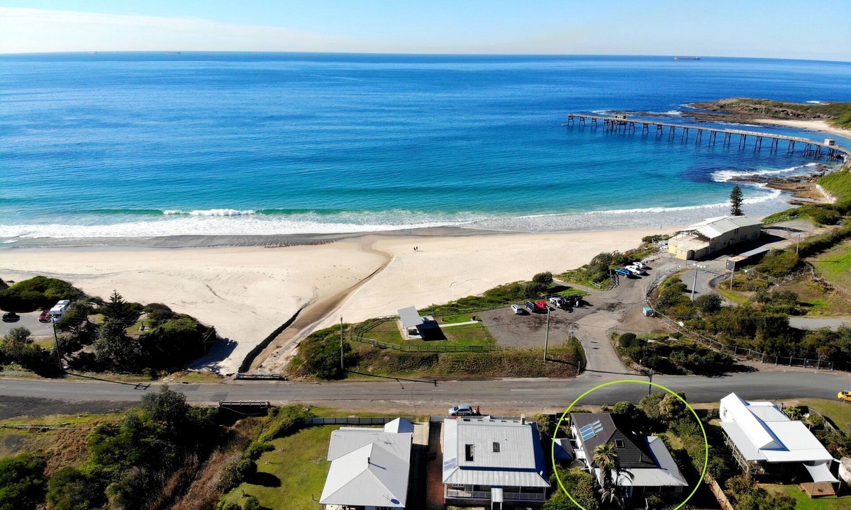 Catherine Hill Bay House | Pet friendly beachhouse just 90 minutes from Sydney