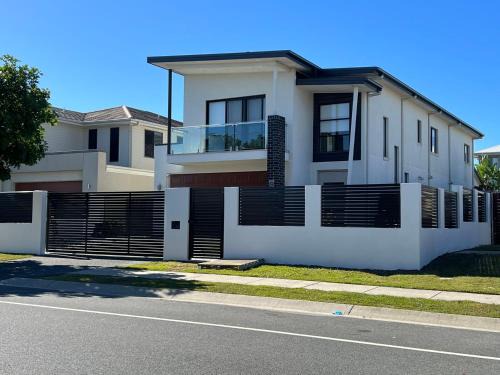 Rochedale Villa | Pet Friendly &Home away From Home & Resort Facility