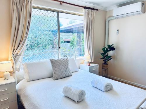 Bibra Lake House | Pet friendly home near Adventure World Fiona Murdoch
