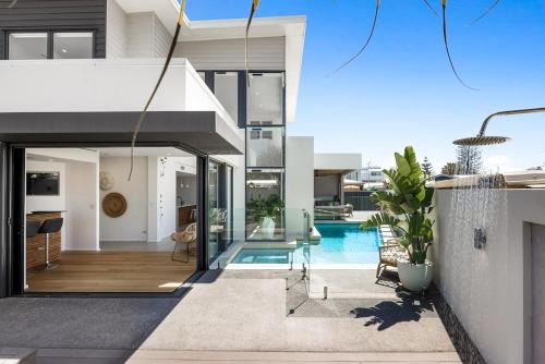 Buddina House | Pet friendly Luxury stay walk to beach