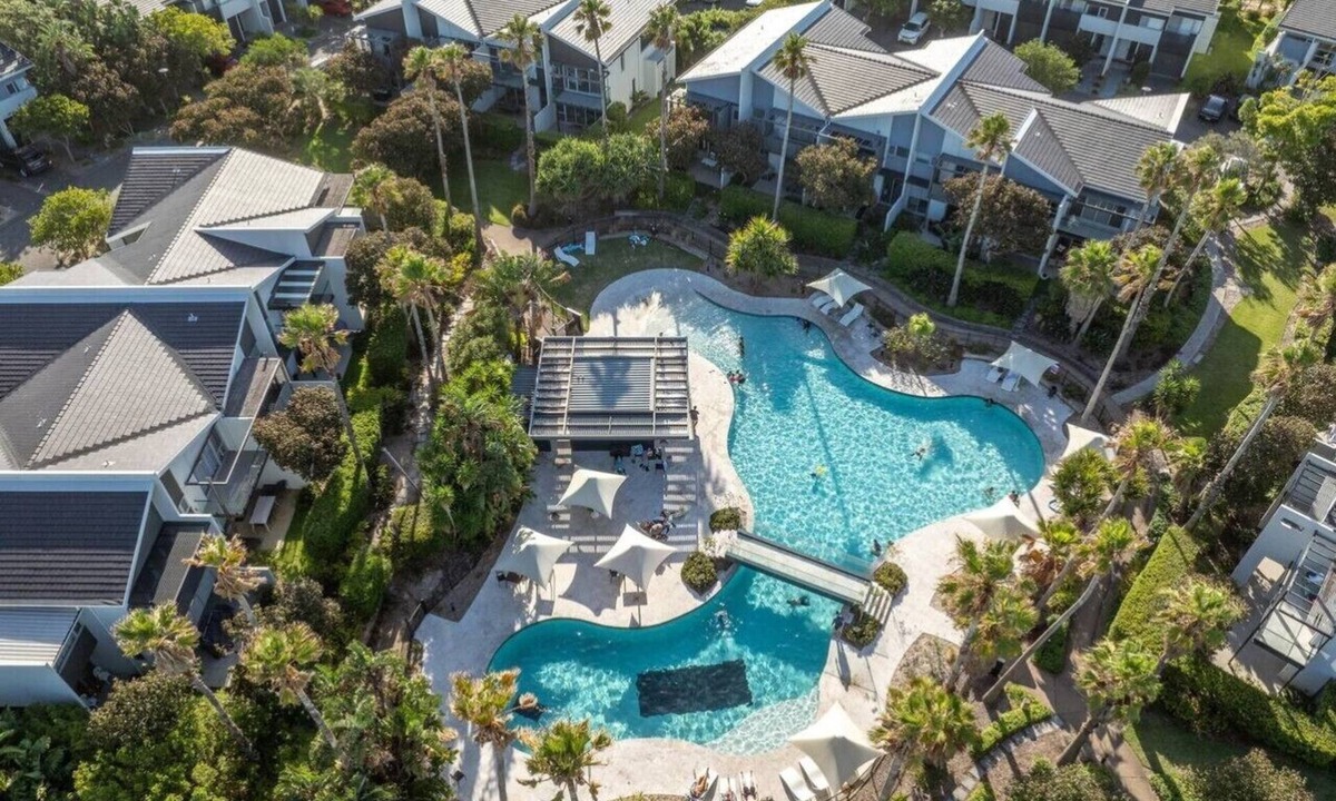 Magenta Shores House | Pet-Friendly Waterfront Retreat | 4BR Resort Livin