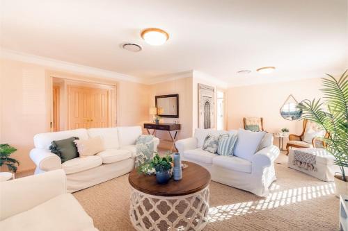 Fingal Bay House | Pet friendly White Sands, 14 Whitesands Road - Linen & Air Con