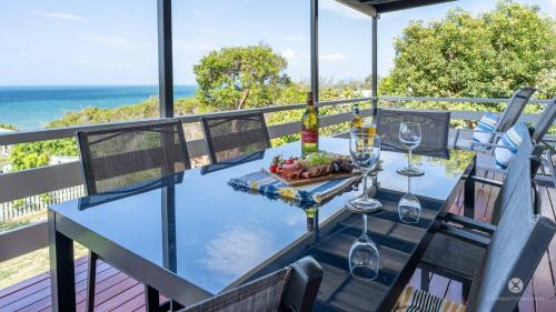 Seventeen Seventy House | Peter's Cottage - A Coastal Gem In Historic 1770