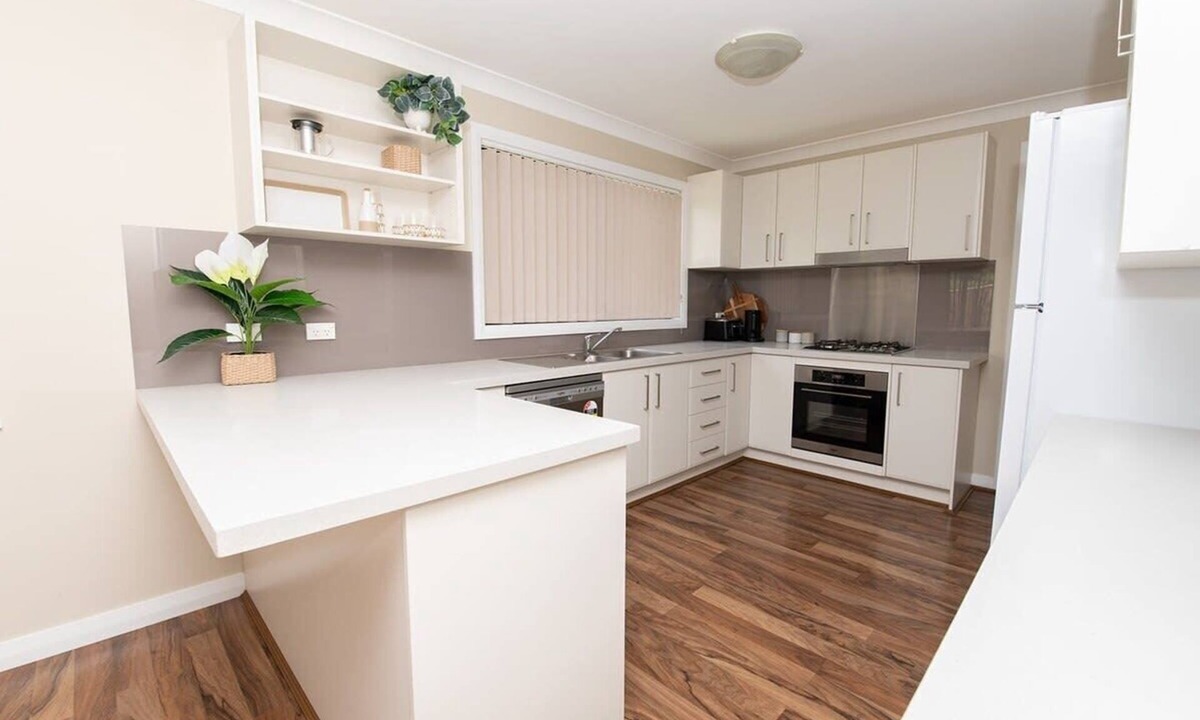 Bletchington House | Phillip Villa - Modern & Fresh, Close to Town