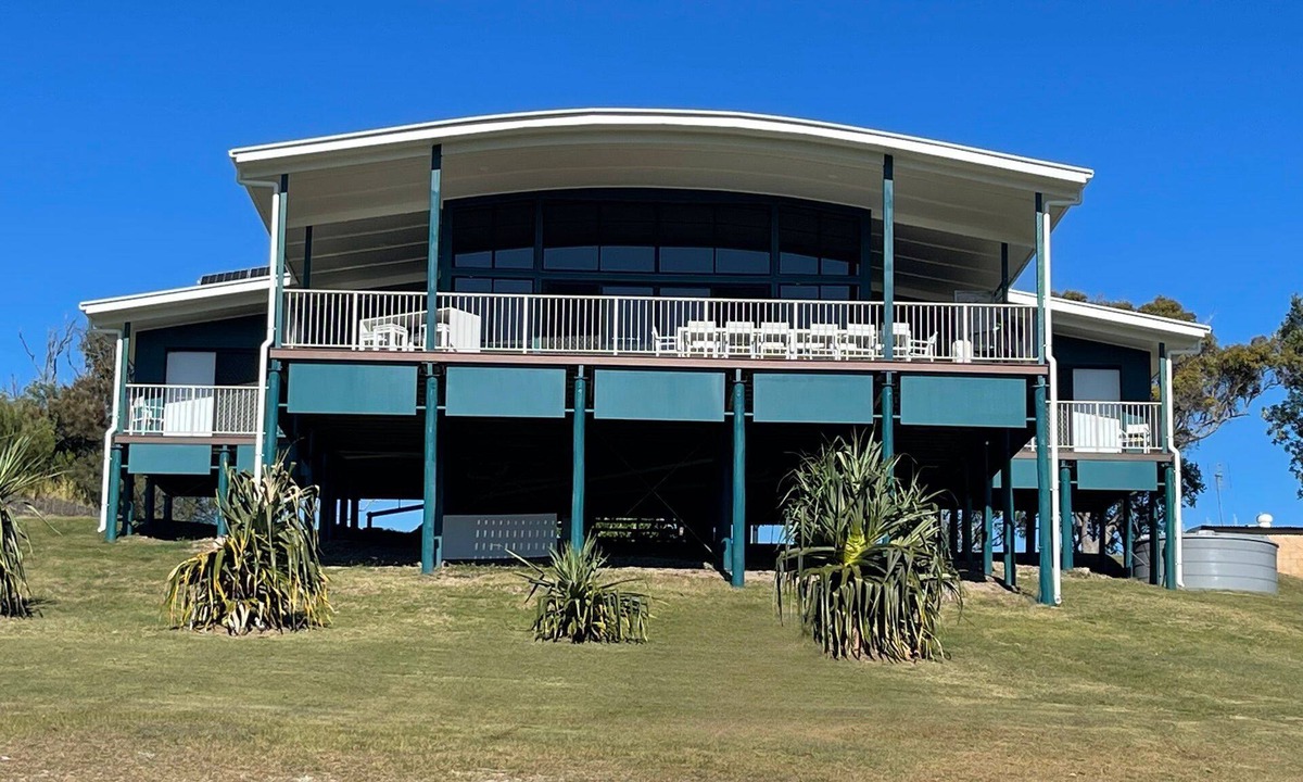 Orchid Beach House | Pinnacle of Luxury at Orchid Beach Fraser Island 1 minute drive to beach