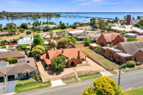 Yarrawonga House | Pipers Rest