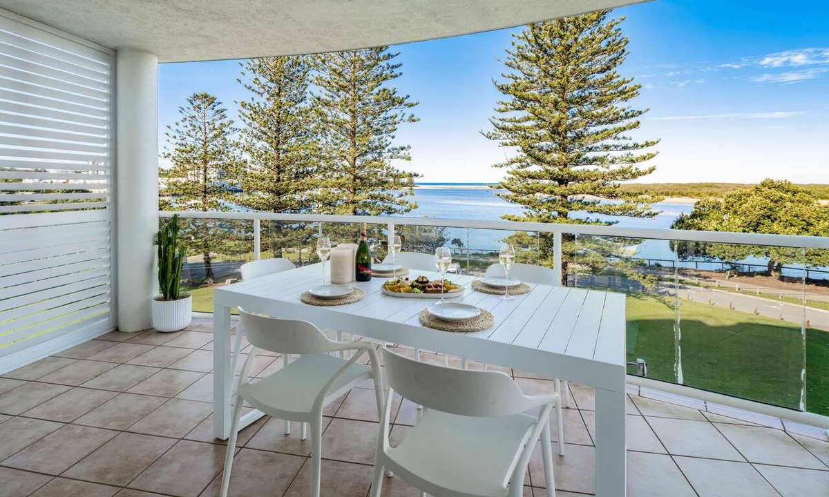 Golden Beach Apartment | Pisces on Pumicestone - Waterfront Golden Beach