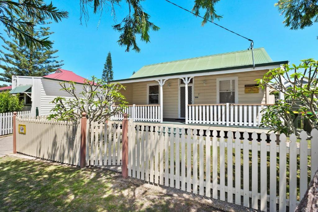 South West Rocks House | PJ's Cottage - Bring your own linen.