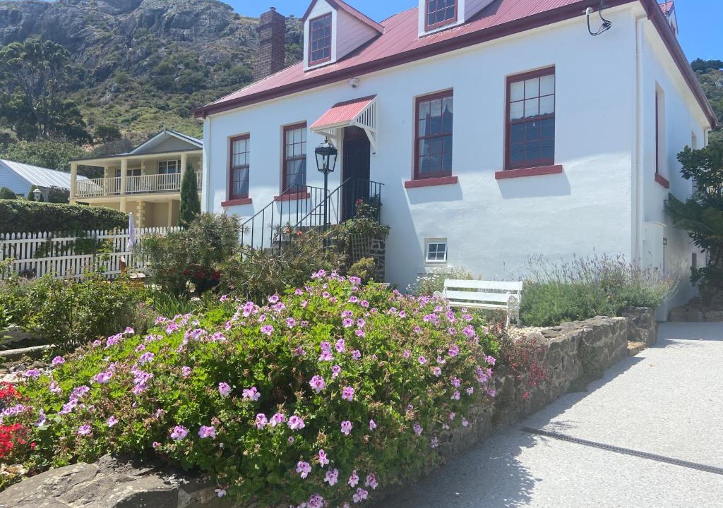 Stanley Bed & Breakfast | Poet's Cottage Stanley