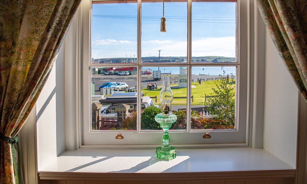Stanley Bed & Breakfast | Poet's Cottage Stanley