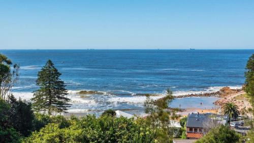 Avoca Beach House | Point View - 'amazing Views =& Location='