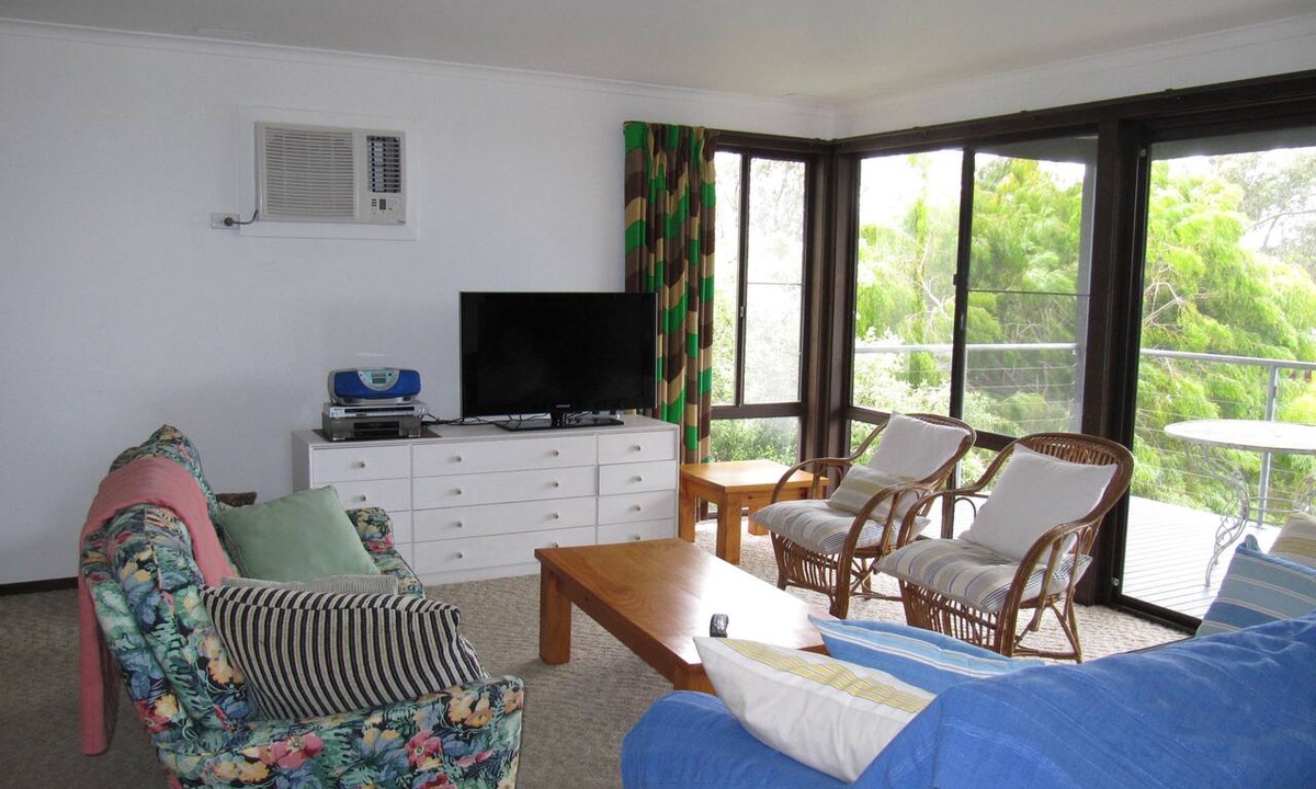Lorne House | Polwarth - Comfortable & Affordable
