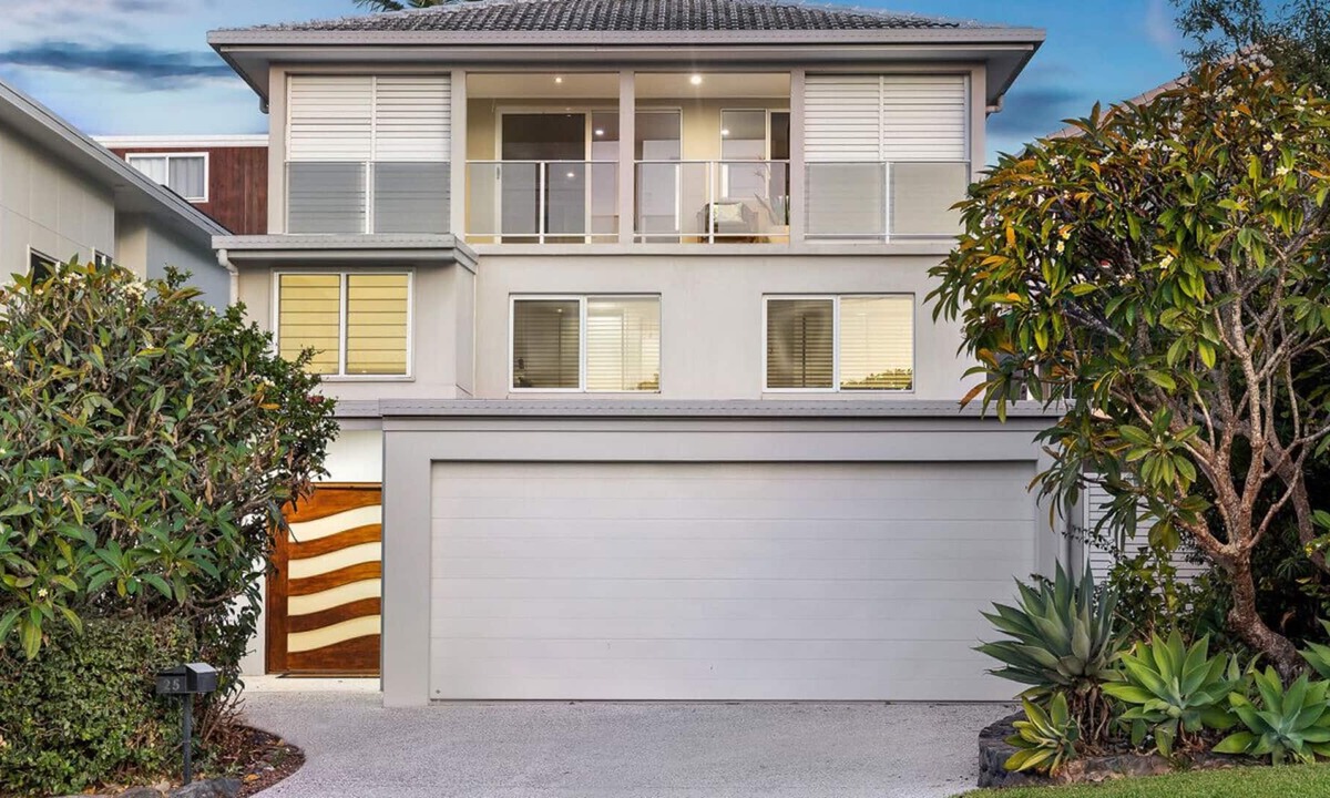 Alexandra Headland House | Pool side Luxury, pet friendly - walk to the beach