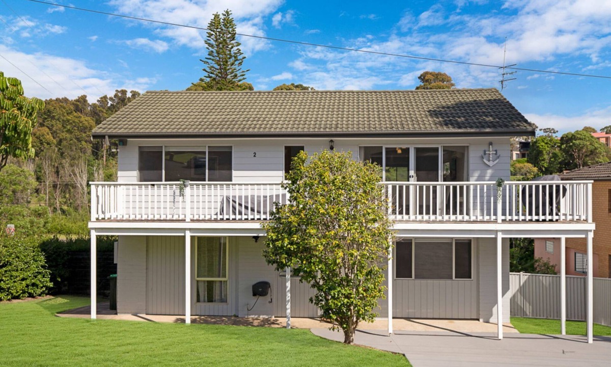 Malua Bay House | Pool Table, Pets & Steps to Beach, Sea-Scape
