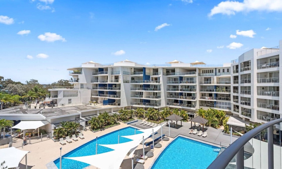 Urangan Apartment | Pool View Paradise at the Pier
