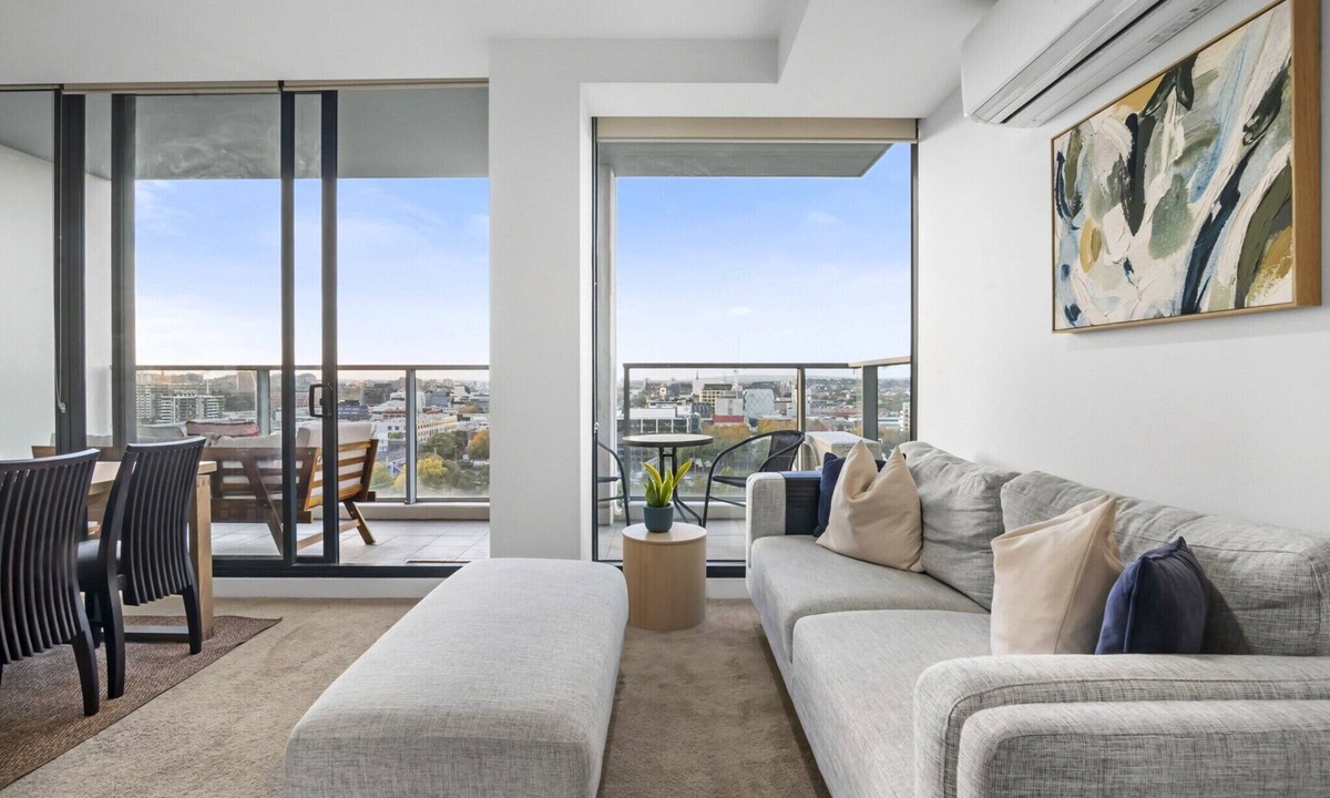 South Yarra Apartment | Poolside 2-Bed Apartment in South Yarra