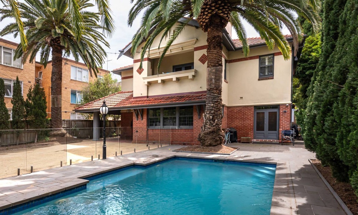 St Kilda House | Poolside at Kindrogan - St Kilda