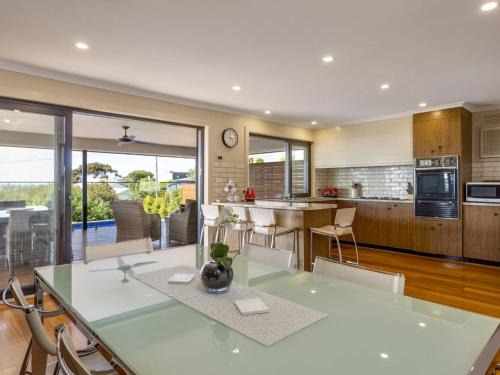 Dromana House | Poolside Getaway Dromana