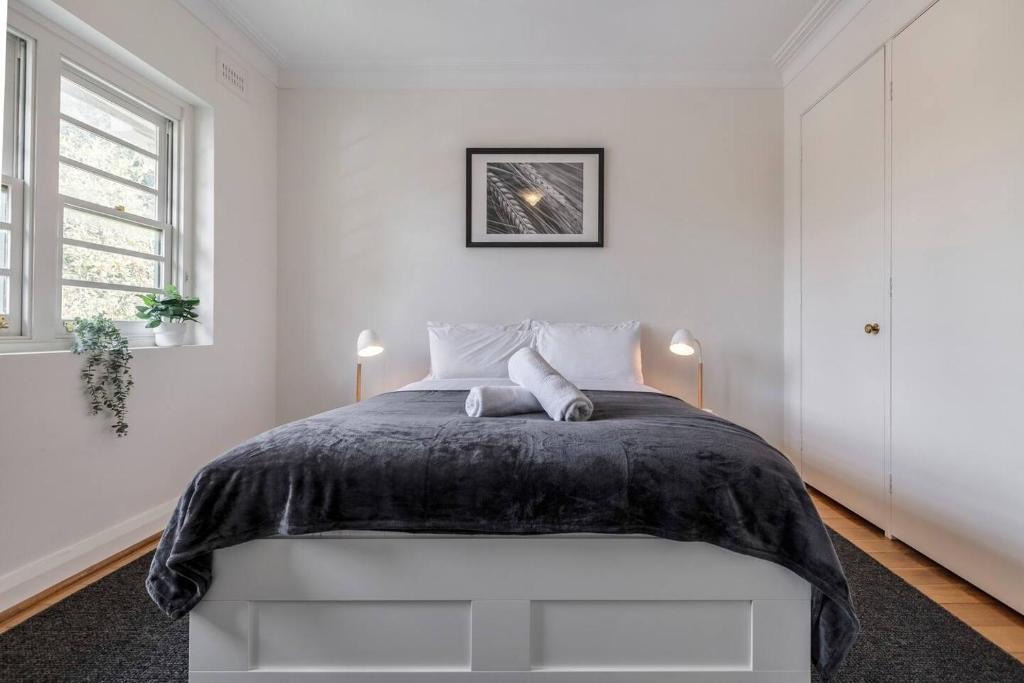 Albert Park Apartment | Port Phillip Bay Perfection in Albert Park