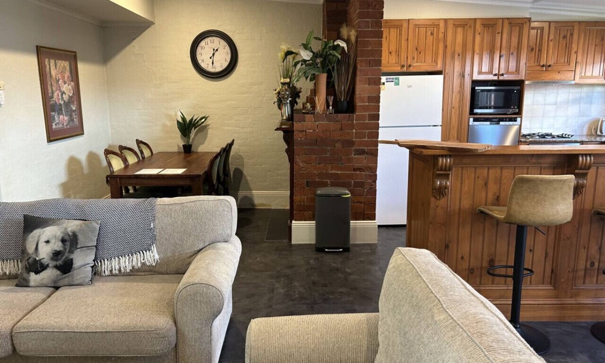 Albury Villa | Porters Cottage Grande (2 units)