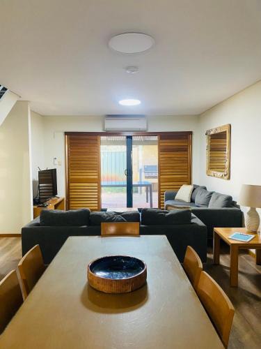 Broadwater Resort | Presidential Bungalow