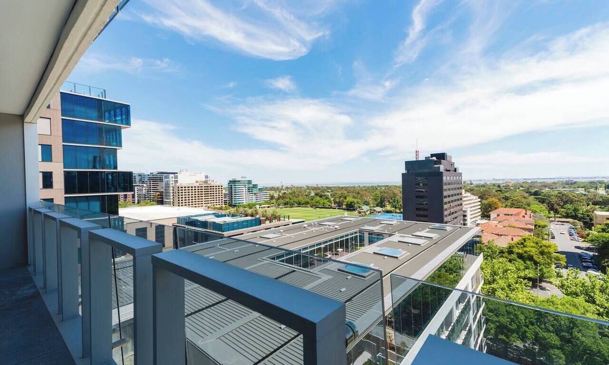 Melbourne Apartment | Pride Fawkner Apt Bayview LX Free Parking Pool Gym