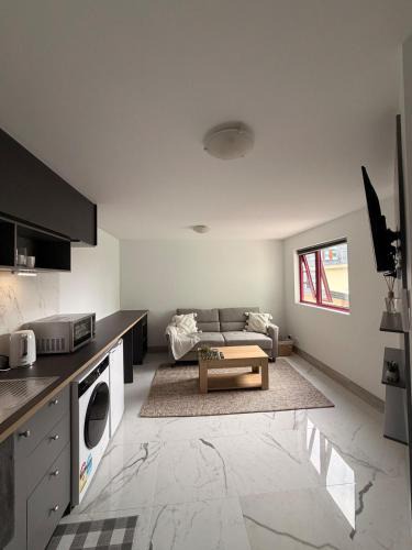 Carlton South Apartment | Prime Carlton 1BR Walk to CBD & UNI