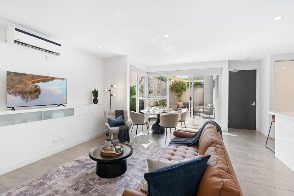 Caulfield South Apartment | Princes Park Getaway