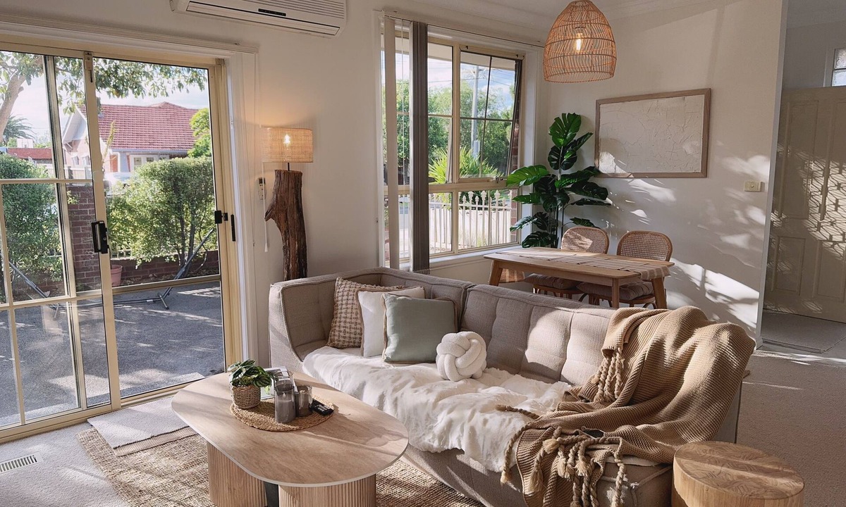 Bentleigh House | Private 1BR Home in Bentleigh Central · Walk to Station ·Full Kitchen & Netflix