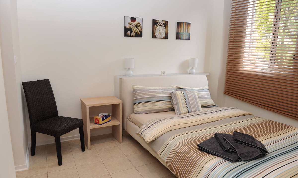 Patterson Lakes Apartment | Private Apartment with lake + beach accsess, WIFI & Aircon