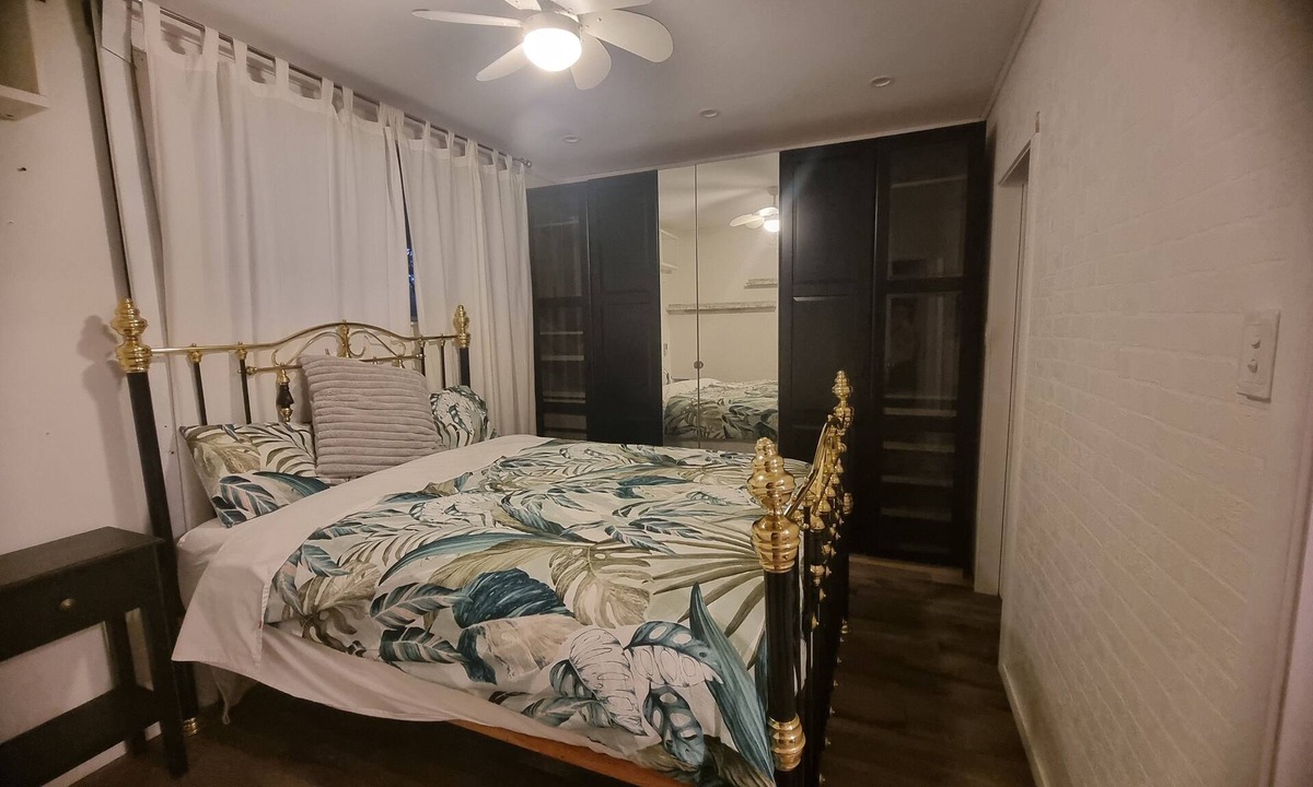 Curra Cabin | Private cabin on 5 acres with WiFi, AC & pet friendly
