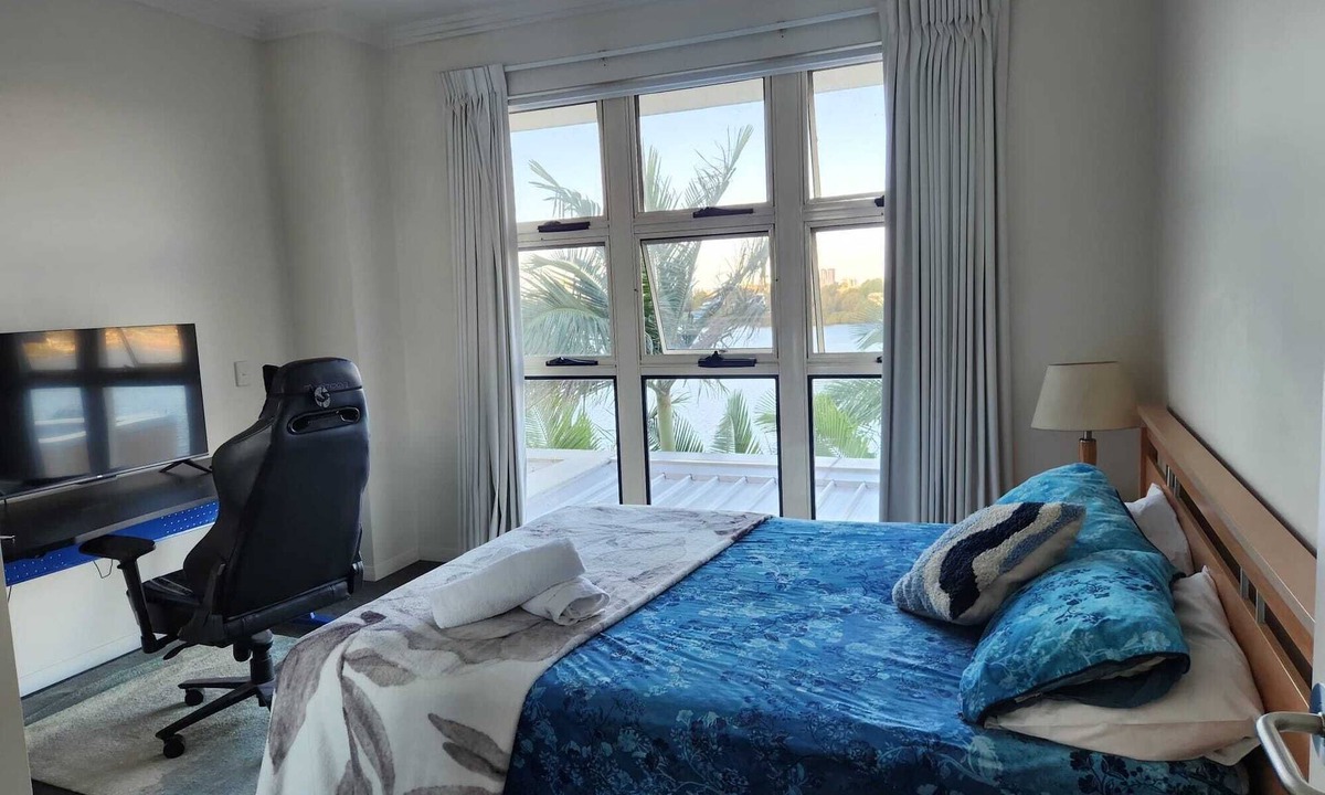 Varsity Lakes Resort | Private Ensuite in Resort on the Gold Coast