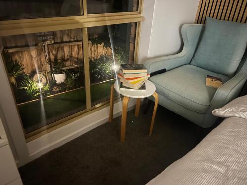 Westmeadows Apartment | Private Entry Guest Suite- 6 minutes to Airport