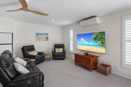 Minyama Apartment | Private Escape | Mooloolaba Close & Courtyard