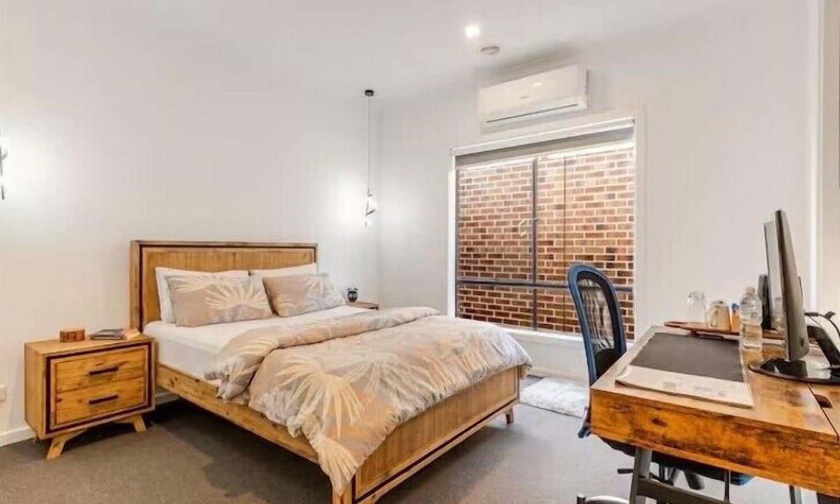 Mount Cottrell House | Private master bedroom + attached ensuite bathroom in a welcoming shared home