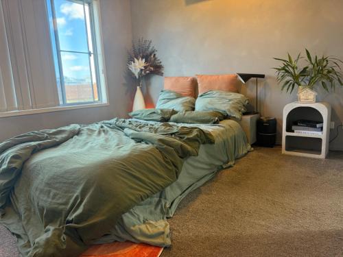 Mango Hill House | Private Master Suite with Ensuite at Mango Hill Home