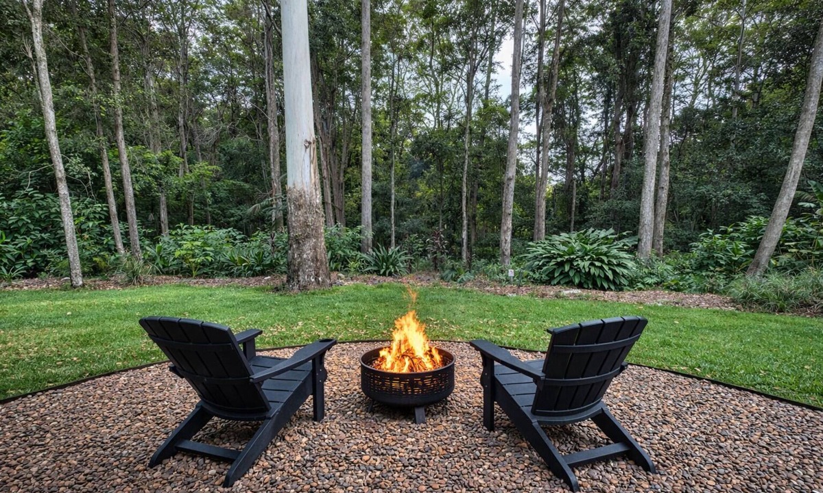 Doonan Apartment | Private Noosa Hinterland Retreat with Outdoor Shower & Deck