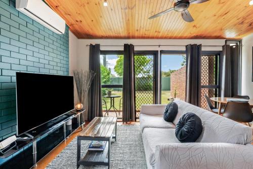 Brisbane Waterfront House | Pukeko Guesthouse - Relax in Redcliffe