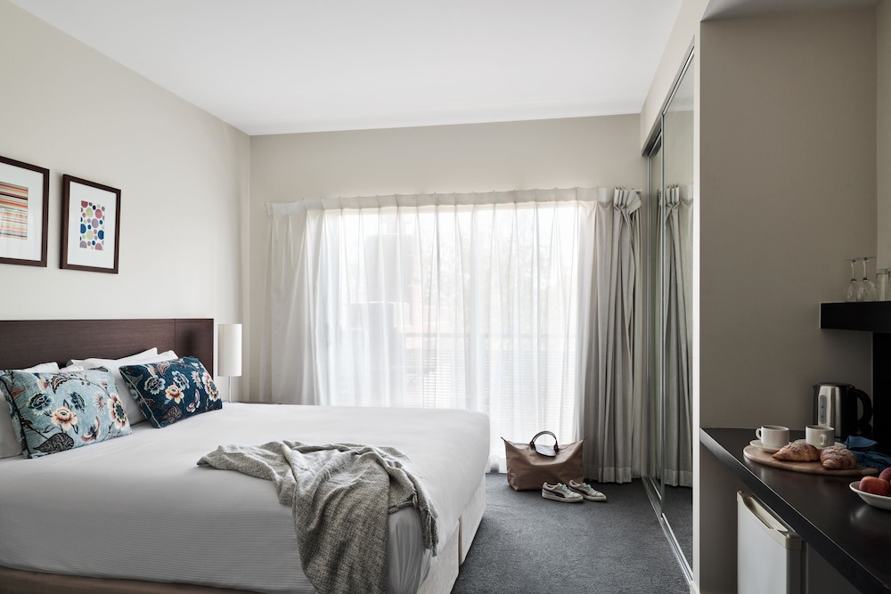 Essendon Hotel | Punthill Essendon