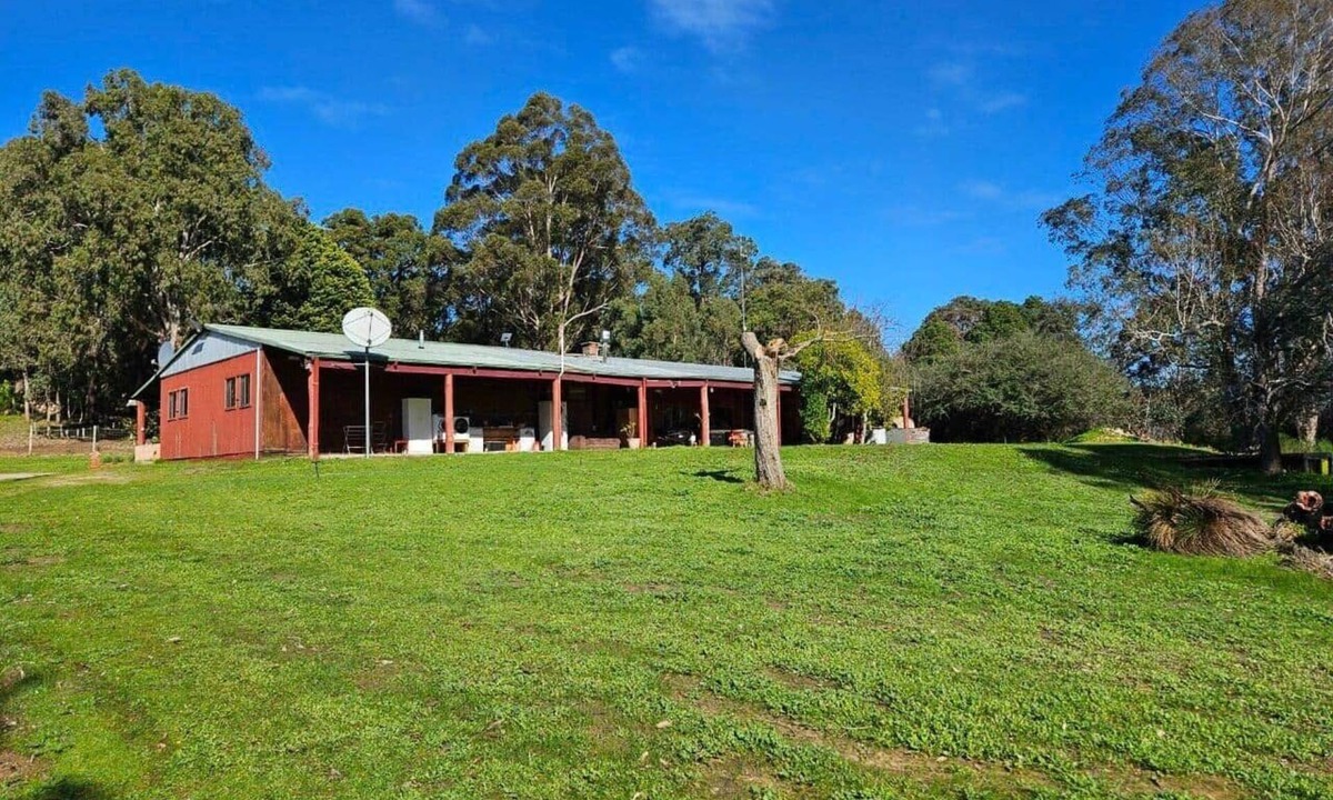 Upper Warren House | Queen & King Single Chalet 13 | Manjimup WA