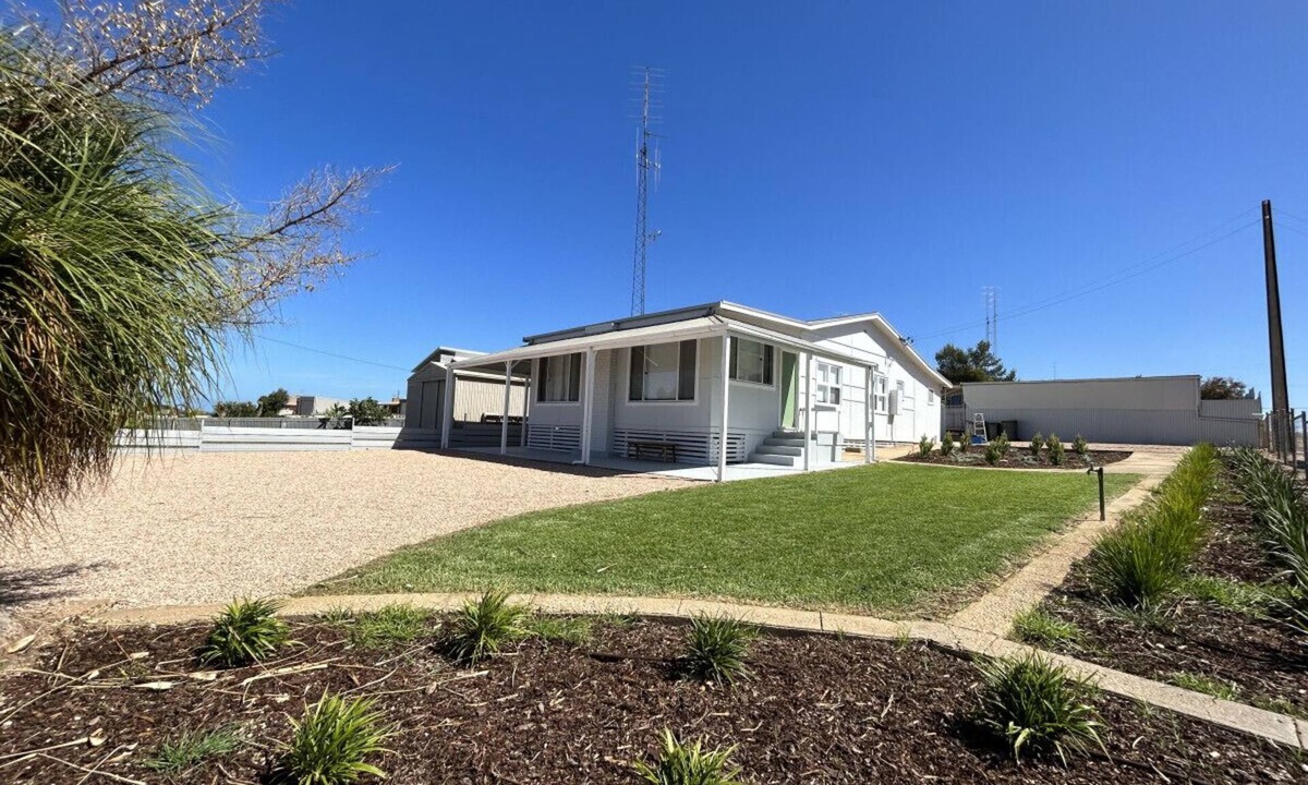 Moonta Bay House | Queens Corner - Coastal Getaway in Moonta Bay